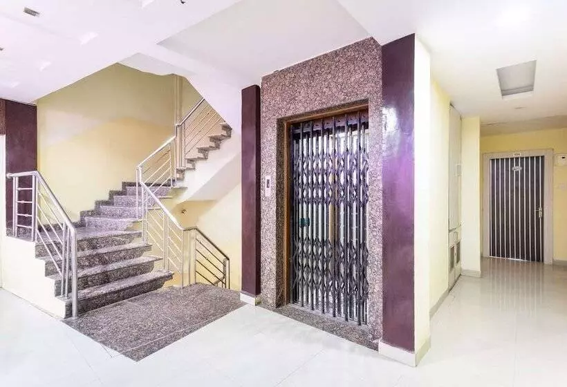 Hotelli Oyo 40153  Rajendra Palace