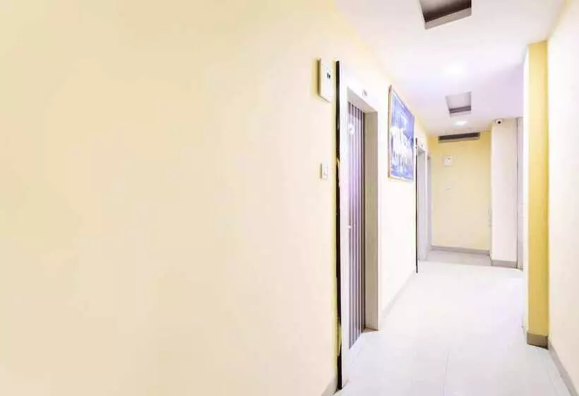 Hotelli Oyo 40153  Rajendra Palace