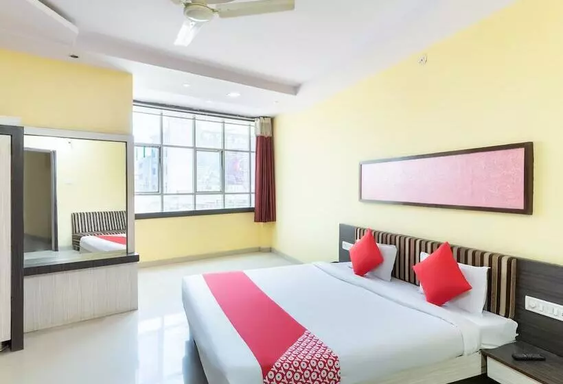 Hotelli Oyo 40153  Rajendra Palace