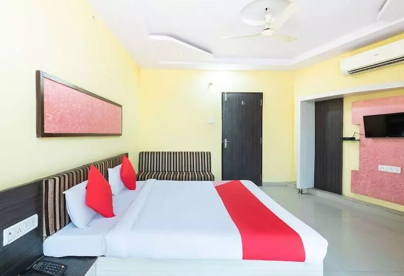 Hotelli Oyo 40153  Rajendra Palace