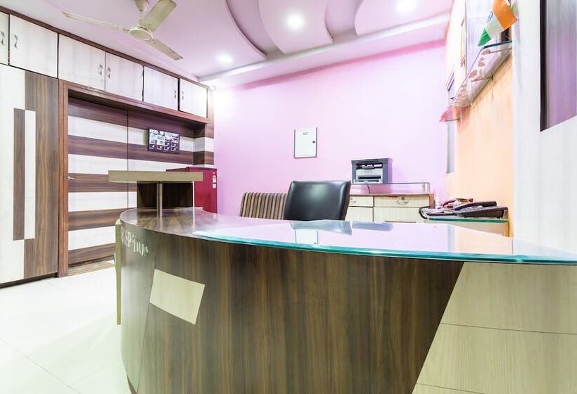 فندق Oyo 40153  Rajendra Palace