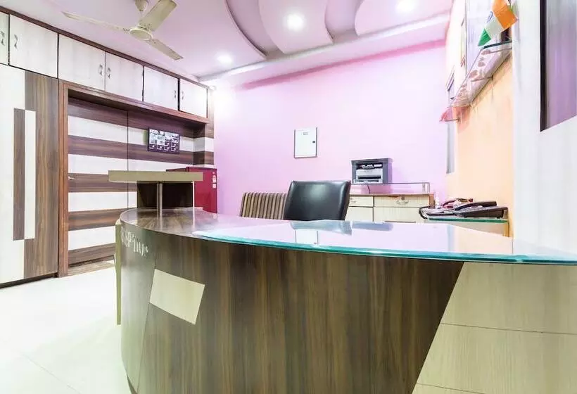 Hotelli Oyo 40153  Rajendra Palace