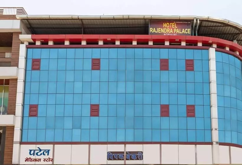 Hotelli Oyo 40153  Rajendra Palace