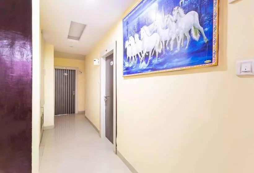 Hotelli Oyo 40153  Rajendra Palace