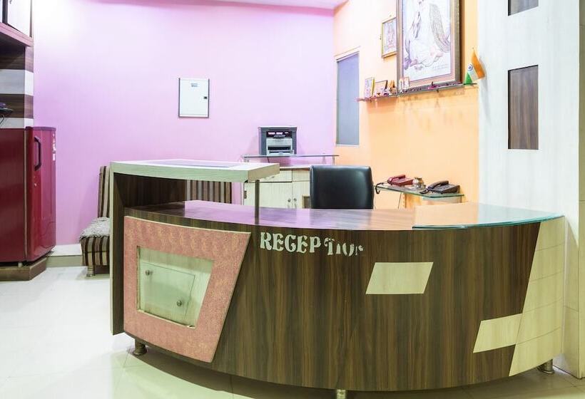 فندق Oyo 40153  Rajendra Palace