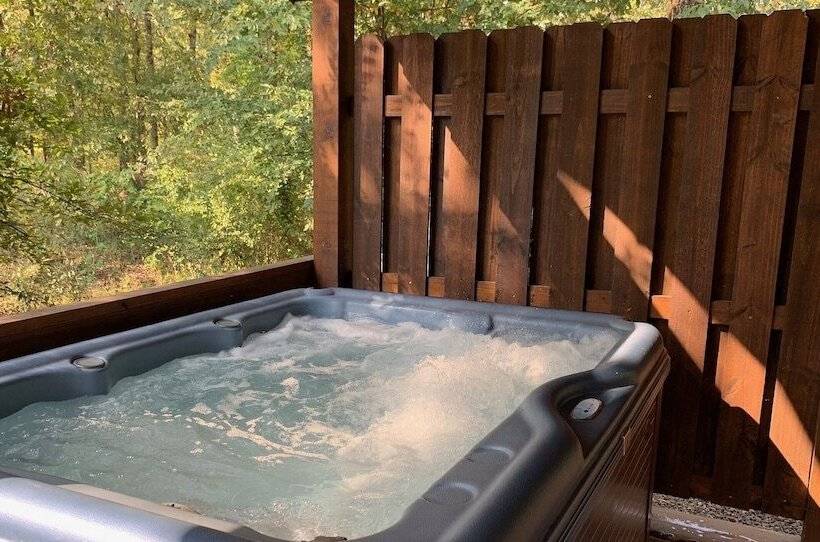 Sunsettin Cabin With Fireplace, Free Wifi, And Parking Onsite By Redawning