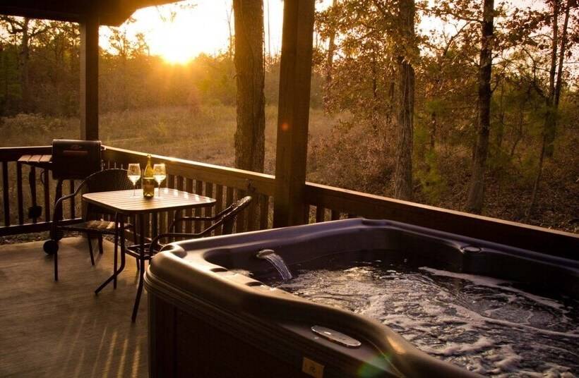 Sunsettin Cabin With Fireplace, Free Wifi, And Parking Onsite By Redawning