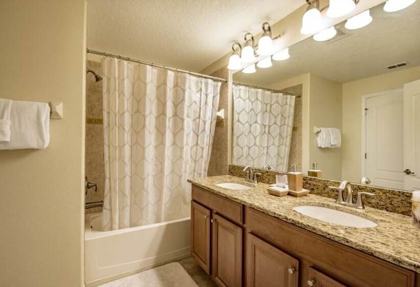 Townhome In Champions Gate Resort 2827