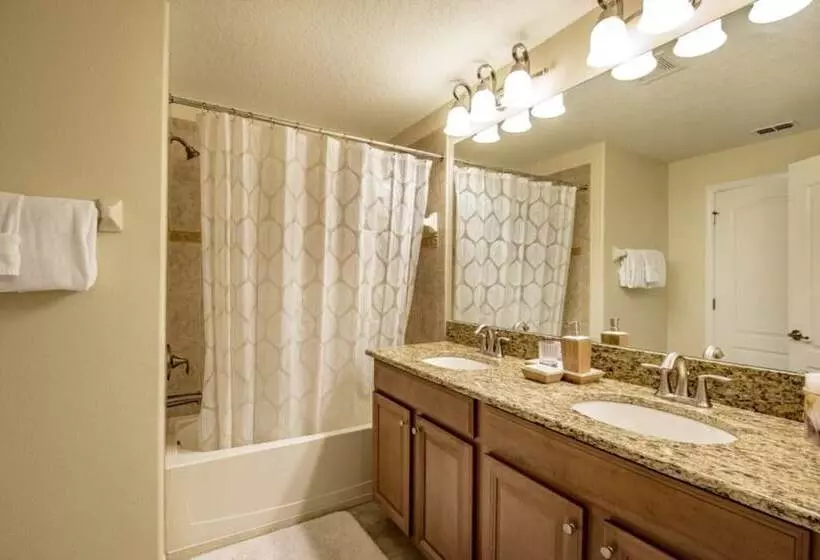 Townhome In Champions Gate Resort 2827