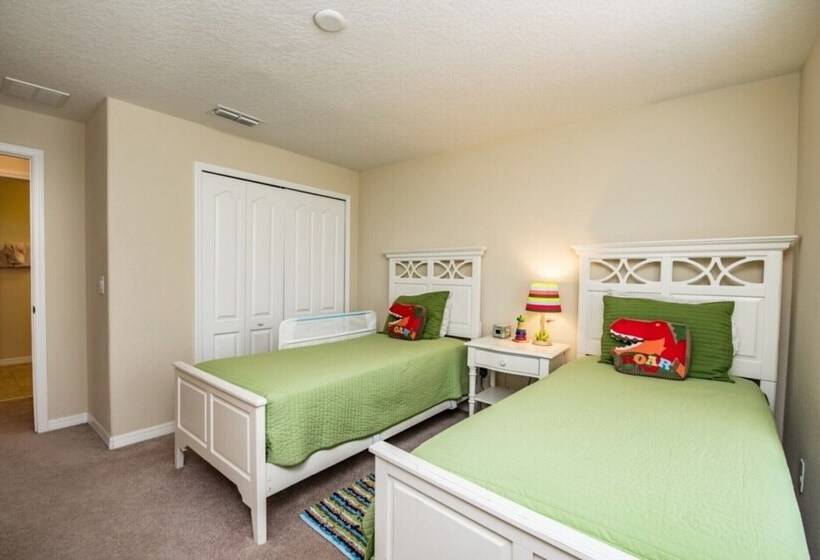 Townhome In Champions Gate Resort 2827