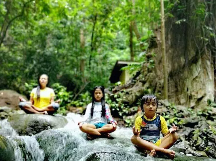 فندق Coconut Garden Beach Resort