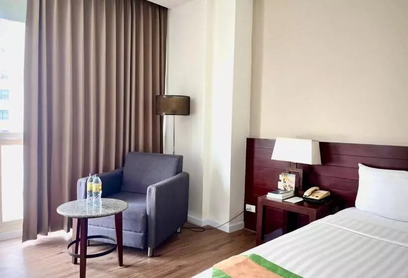 Hotel Golden Crown Grand