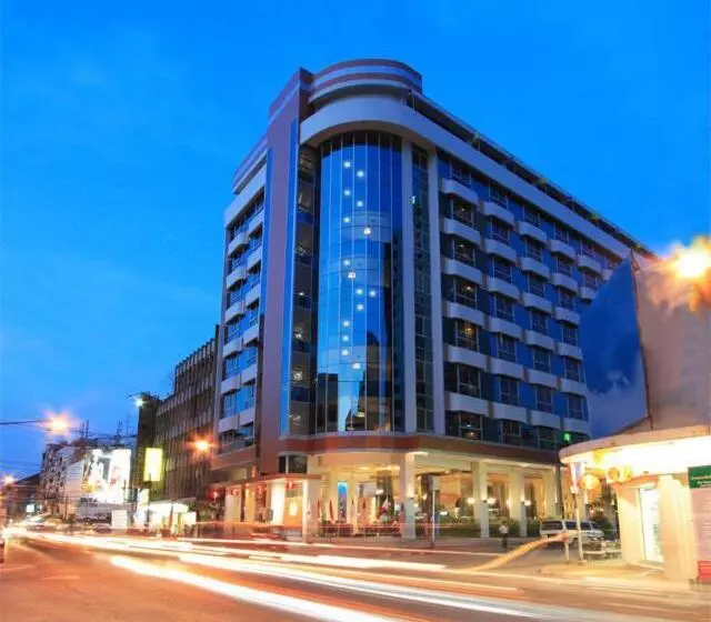 Hotel Golden Crown Grand