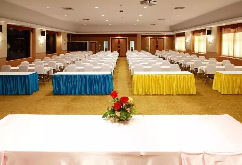 Hotel Golden Crown Grand