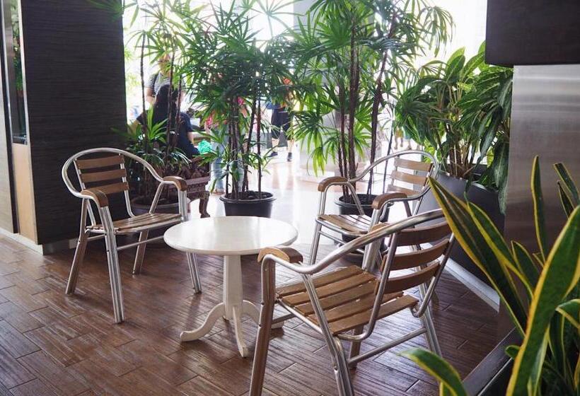 בית מלון כפרי Golden Crown Grand