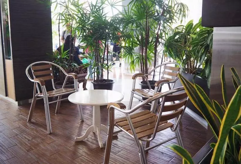 Hotel Golden Crown Grand