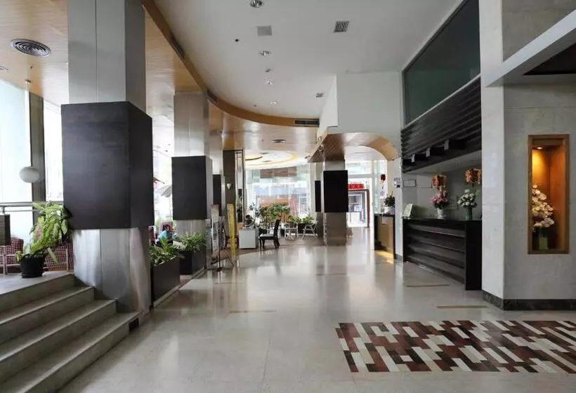 Hotel Golden Crown Grand