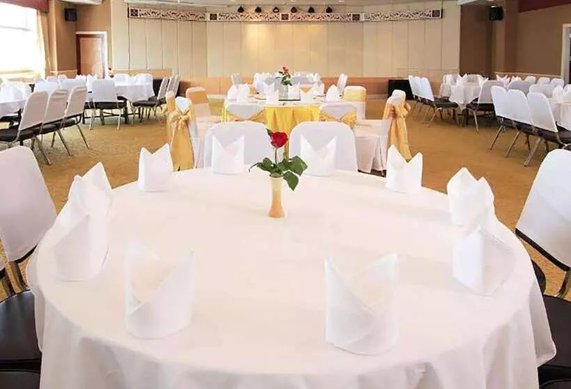 Hotel Golden Crown Grand