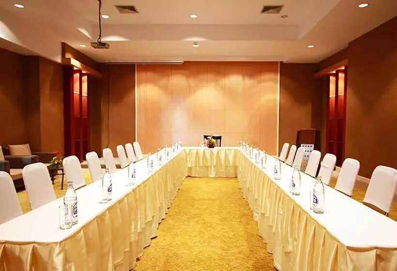 Hotel Golden Crown Grand