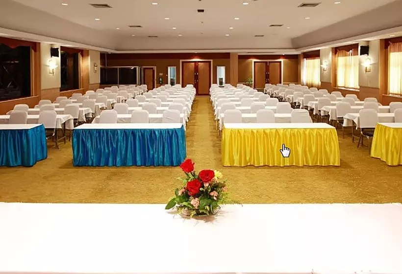 Hotel Golden Crown Grand