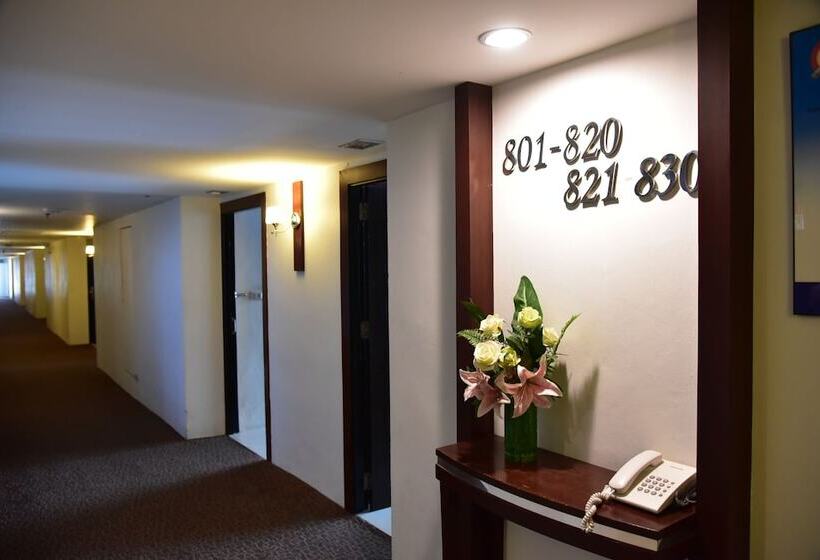 בית מלון כפרי Golden Crown Grand