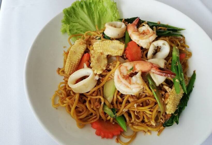 בית מלון כפרי Golden Crown Grand