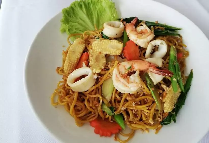 Hotel Golden Crown Grand