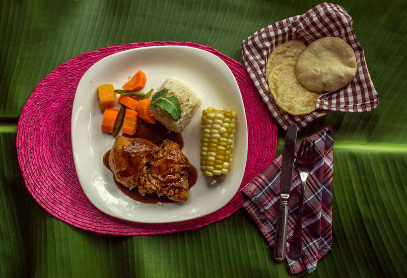 هتل Y Restaurante La Casa Rosa