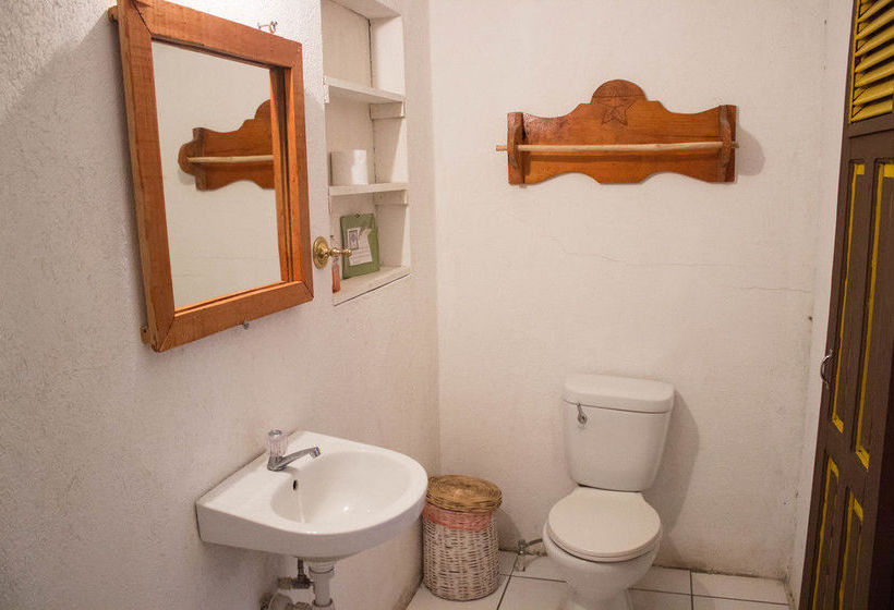 هتل Y Restaurante La Casa Rosa