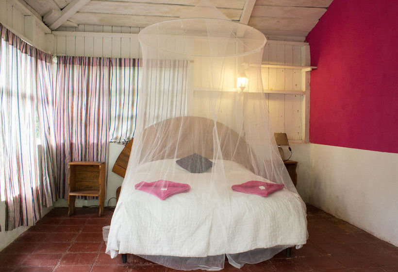 هتل Y Restaurante La Casa Rosa