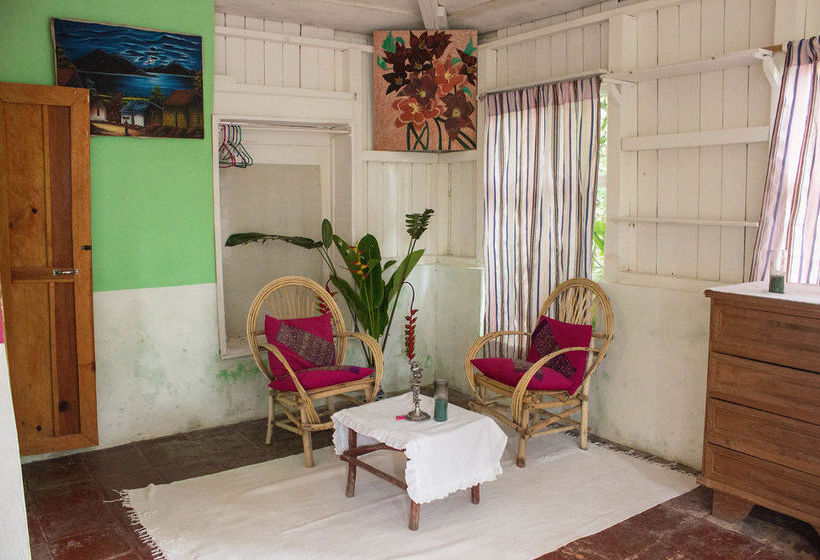 هتل Y Restaurante La Casa Rosa