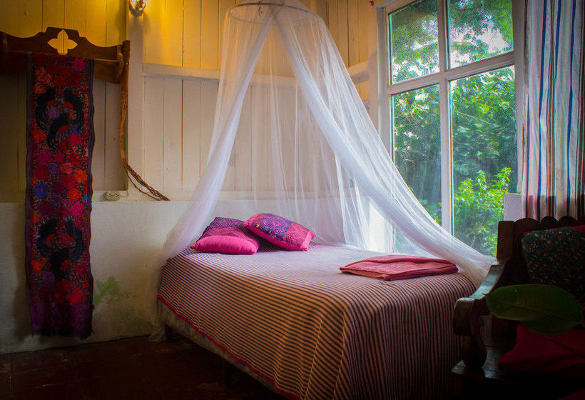 هتل Y Restaurante La Casa Rosa