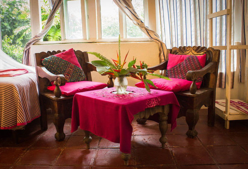 هتل Y Restaurante La Casa Rosa