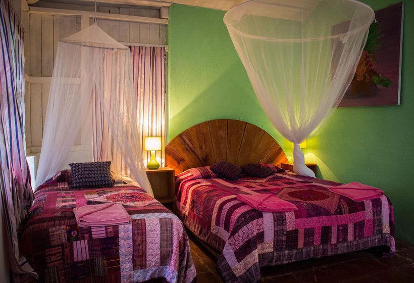 هتل Y Restaurante La Casa Rosa