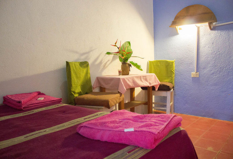 هتل Y Restaurante La Casa Rosa