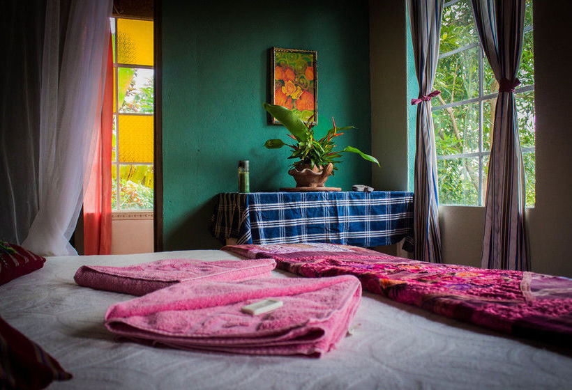 هتل Y Restaurante La Casa Rosa