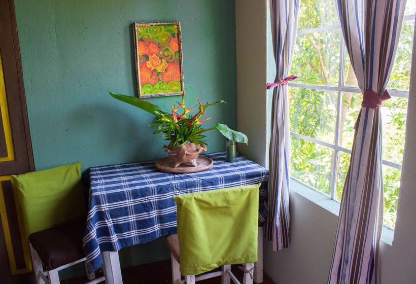 هتل Y Restaurante La Casa Rosa