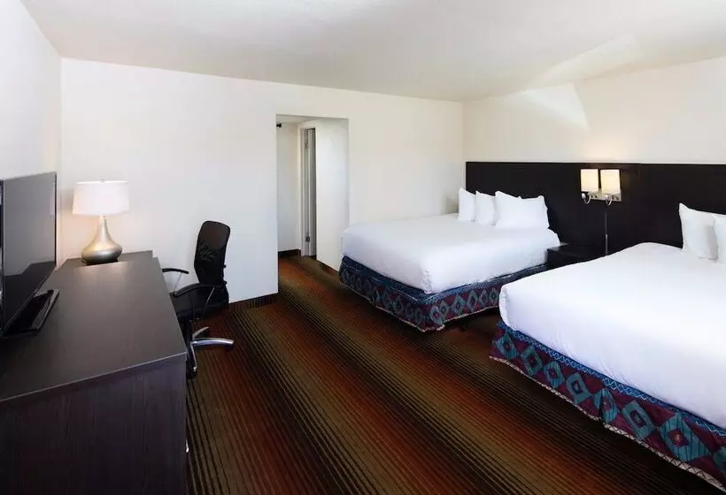 Отель Lajunta Inn