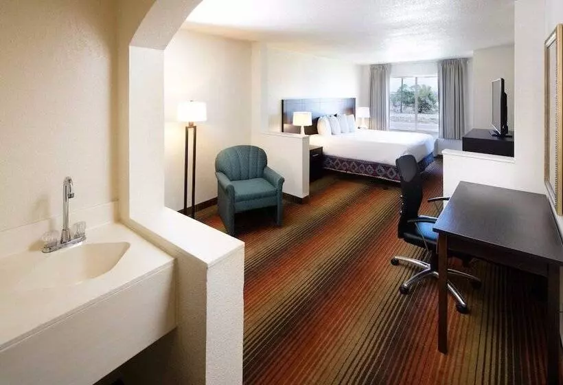 Отель Lajunta Inn