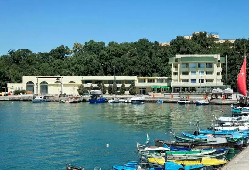 Отель Marina