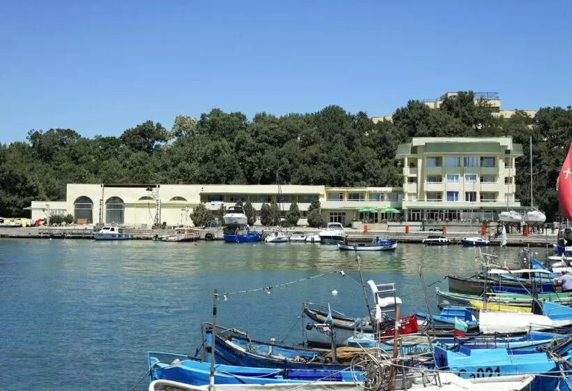 Отель Marina
