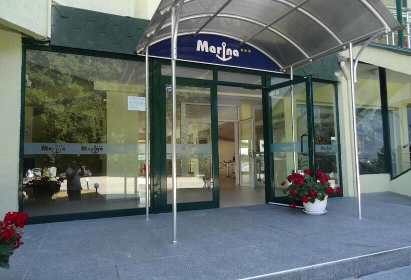 호텔 Marina