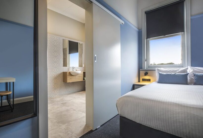 Nightcap At Federal Hotel Mt Gambier