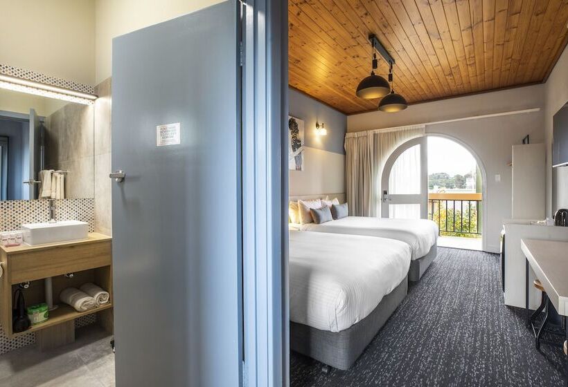 Nightcap At Federal Hotel Mt Gambier