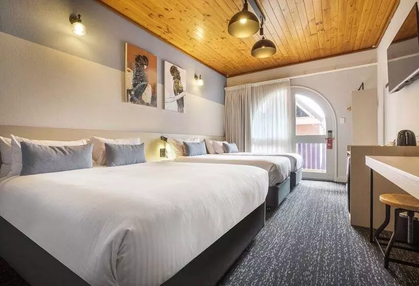 Nightcap At Federal Hotel Mt Gambier