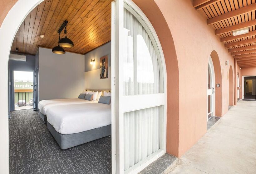 Nightcap At Federal Hotel Mt Gambier