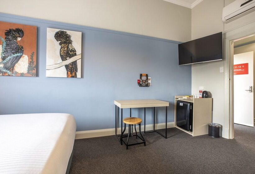 Nightcap At Federal Hotel Mt Gambier