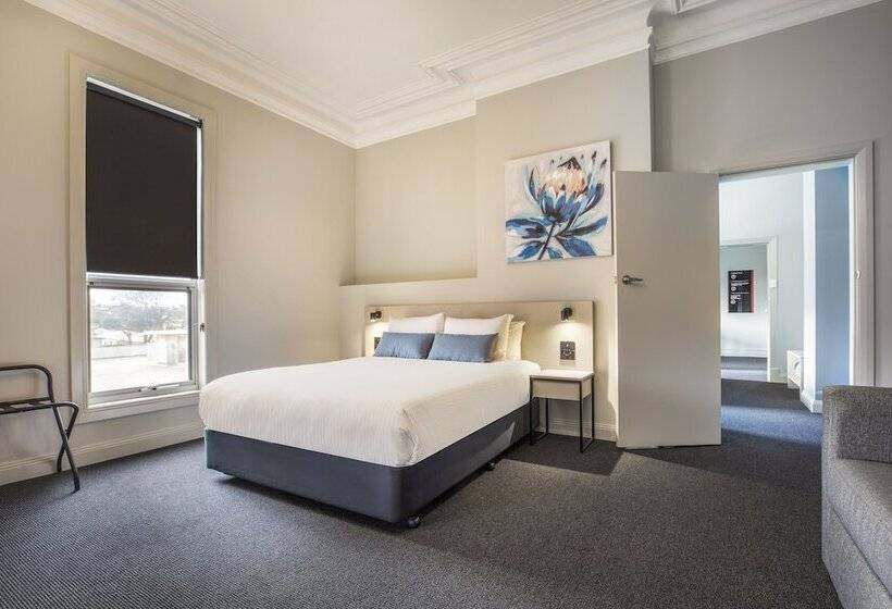 Nightcap At Federal Hotel Mt Gambier