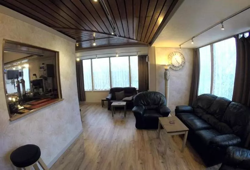 Hotelli Orca Country Inn