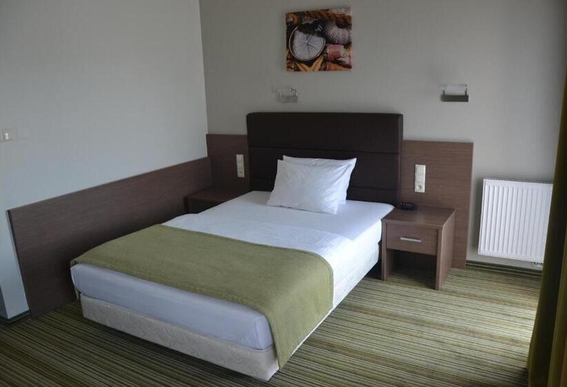 בית מלון כפרי Pod Dębem